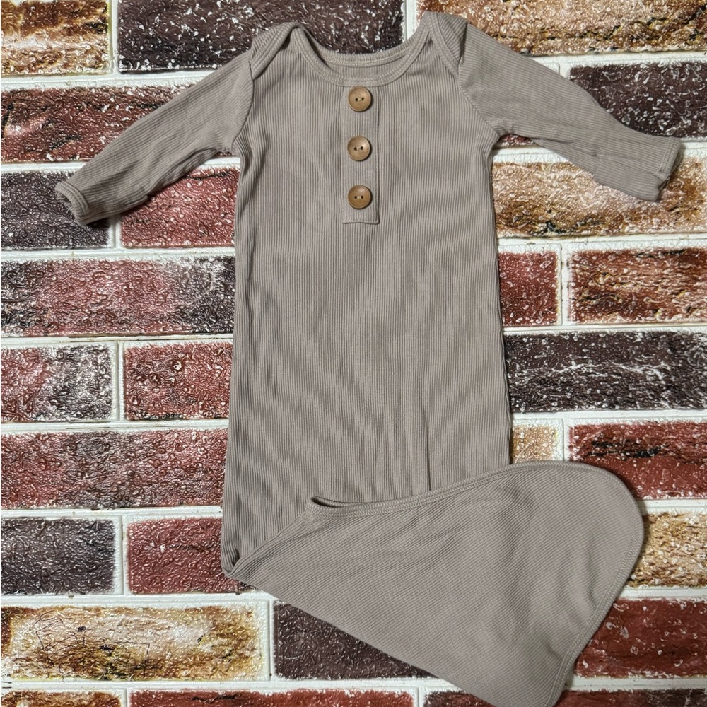 Caden Lane ribbed bamboo knot gown 0-3m